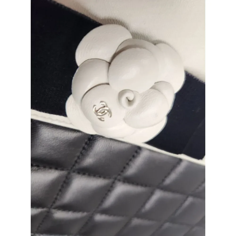 CHANEL Camellia Bow Quilted Lambskin Clutch Black Ivory Coco Mark Full Set